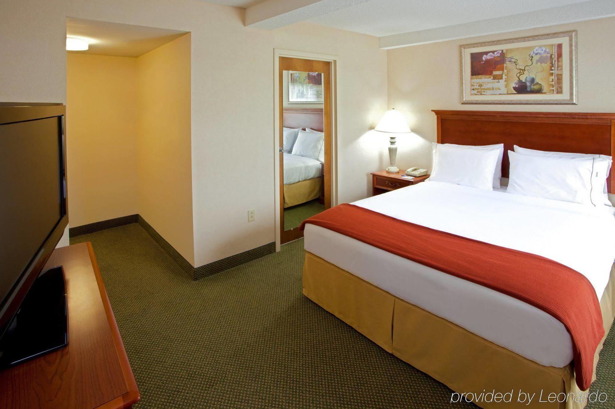Express Richmond-mechanicsville By Ihg Hotel 2*