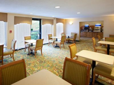 Express Richmond-mechanicsville By Ihg Hotel 2*