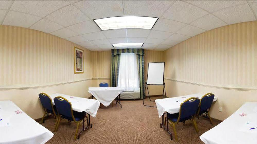 Hotel Express Richmond-mechanicsville By Ihg 2*